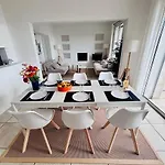 Villa Magnifique Au Bord De *